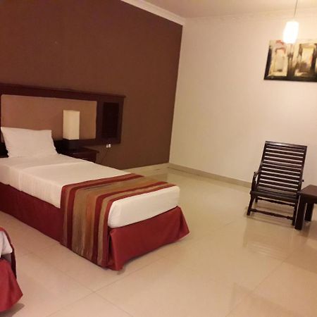 Avenra Gangaara Hotel Wennappuwa Extérieur photo