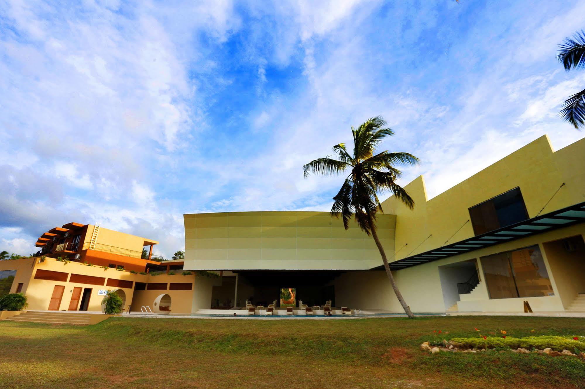 Avenra Gangaara Hotel Wennappuwa Extérieur photo